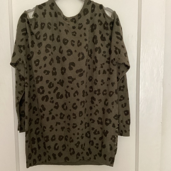 INC Cold Shoulder Sweater with Sequins, Sz XL - Picture 2 of 7